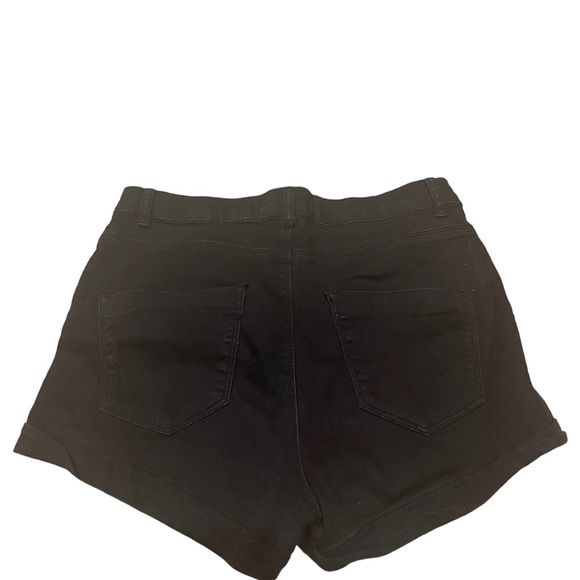 Bsk Bershka Women High Rise Short
X19-12 - Picture 3 of 3